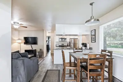 Image de Newly Renovated Unit: Contemporary Interiors, Minutes from Fine Dining & Wold Class Skiing!