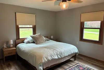 Image de Spacious Vintage Up North Home with Modern Touches. Family-Friendly!
