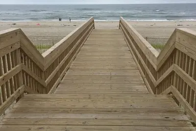 Image de Beach house located in Ocean Beach/ Seaview - steps away from the waves!