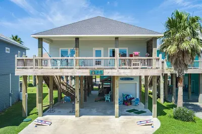 Image de Hot Tub, Gulf & Beach Views, Tiki Bar, Grill, Games, Dogs