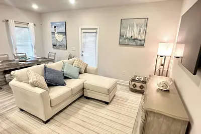 Image de Minutes to the beaches of Pensacola & Navarre! New townhome is a perfect stay.