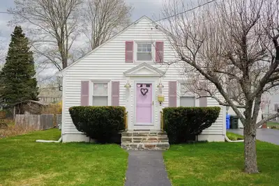Image de Boho bungalow with designer touches 10 minutes to beaches and downtown Portland