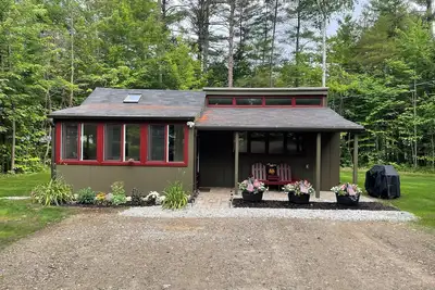 Image de Newfound Lake, cozy cottage, minutes to beach.