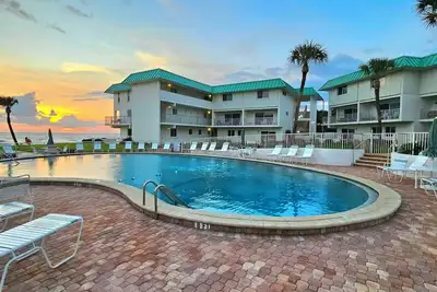 Image de Beautiful Ormond Beach Condo. . . On The Beach!