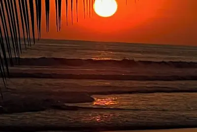 Image de Pacific Ocean, Beach-Front Villa with stunning Sunrises & Sunsets, 3bd 2ba