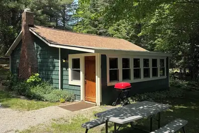 Image de Pine Cottage - Pet Friendly Lakefront Cottage on Thayer Lake