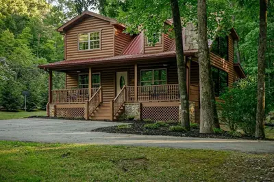 Image de \"Mountain Time\" luxurious cabin near Helen and Unicoi State Park