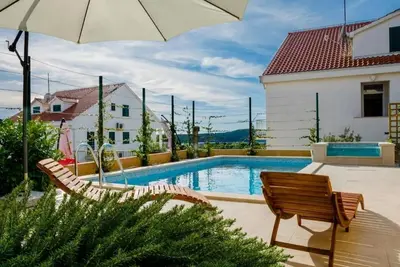Image de Appartement d'une chambre avec le balcon et la vue sur le mer Milna, Brac (A-22122-b)