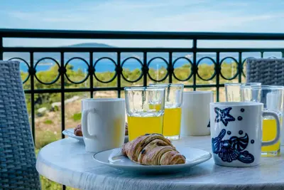 Image de Appartement de deux chambres avec la terrasse et la vue sur le mer Milna, Brac (A-22122-e)