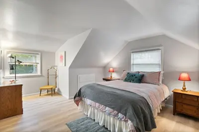 Image de Inviting Webster Gem w\/Office!