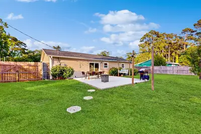 Image de Coastal charm awaits-your perfect retreat for beachside memories & relaxation