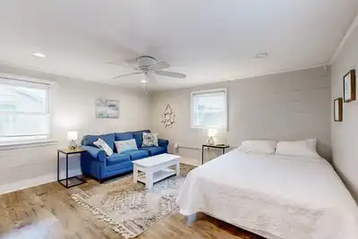 Image de Coastal cottage with short walk to the beach and fishing pier