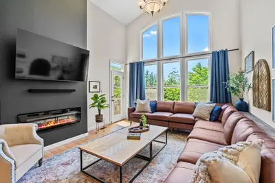 Image de Hot Tub/Firepit/mins to Avl & Bm