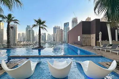 Image de Luxury 2br in Dubai Marina | Pool, Gym, Balcony, Free Parking