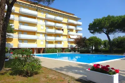 Image de Bel appartement avec piscine partagée