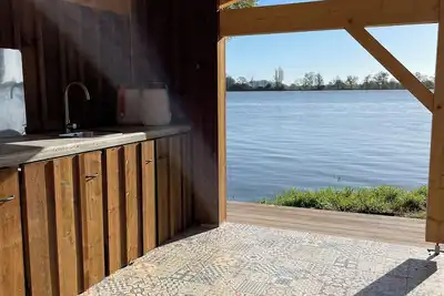 Image de Belle Maison Avec Piscine au Bord de L'eau