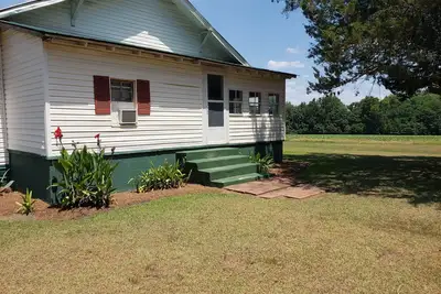 Image de Minutes from Ga Southern & Historic Twin City is a 157 acre retreat to the past!