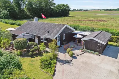 Image de Beautiful summer house for 8 people and.