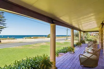 Image de Tranquil water views from your private front deck