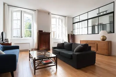 Avenue de Saxe by onefinestay