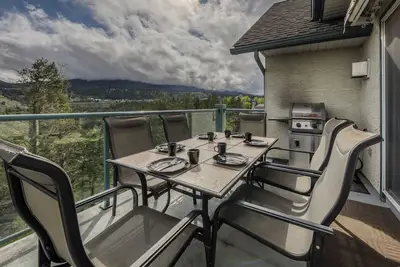 Image de 3 Bdrm Mountain View Condo in Radium Hot Springs, Bc Registration Pm213266463