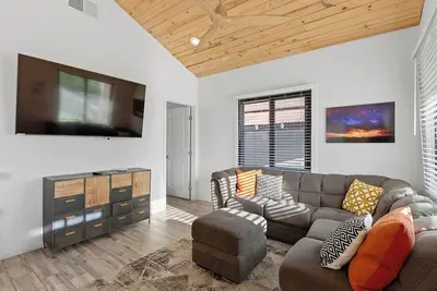 Image de Hummingbird Harmony House with Bbq & Hot Tub