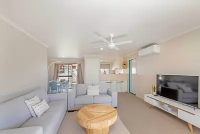 Image de Sun, Sand and Serenity all within walking distance of Bargara!