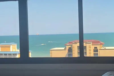 Image de Affordable family fun: 2-Bed, 2-Bath Condo with laundry, 12-Story Ocean Views!