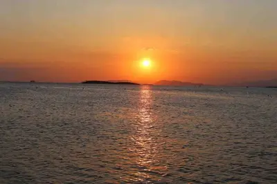 Image de 300 meters from the healing lake of Vouliagmeni\n300m vor dem Heilenden See