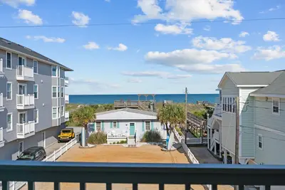 Image de Bella Breeze - A 2bdrm /2 bath Condo Sleeps 6 With Ocean Views Linens Included!