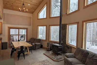 Image de Adirondack Getaway in Lake George - 4 Bedroom New Construction House