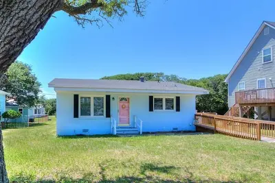 Image de 2 Bedroom 1. 5 Bath House, Walk to the Beach, Dog Friendly, Sleeps 5