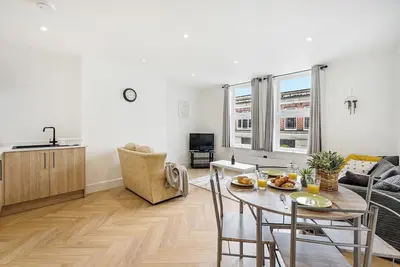 Image de Apt 1 Causeway · Modern Apartment | Pass the Keys