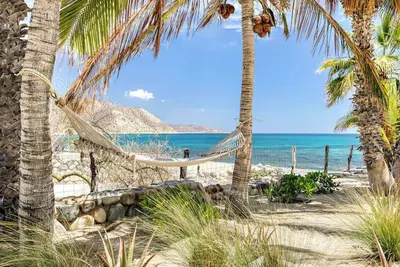 Image de Beachfront Paradise Found