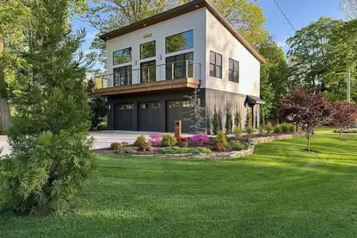 Image de New - The Treehouse on Smith's Bayou - Spring Lake, Grand Haven