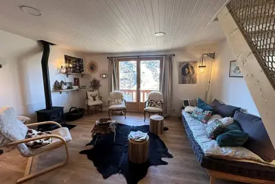Image de 1er étage, vue montagne, balcon, cheminée ou poêle à bois, télévision, casier à ski, 75m², Vars