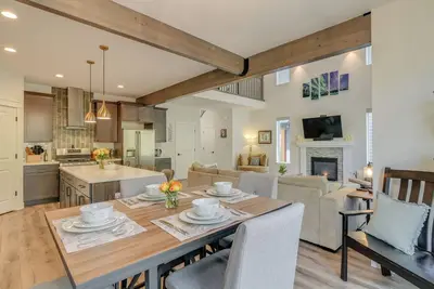 Image de Chic Anchorage Townhome < 1 Mi to Kincaid Park!