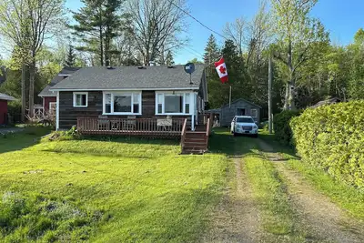 Pet friendly cottage on Skiff Lake