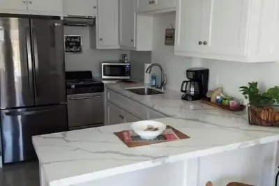 Image de Beautiful/New in the middle of San Marcos!