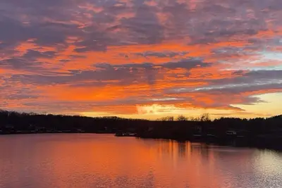 Image de Ozarks Lake House, Private Dock w/ Boat and Jetski lifts!