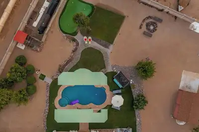 Image de Golfers Retreat 1AcreYard Putting Green|Golden Tee