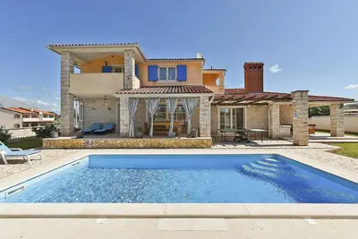 Image de Maison de vacances Vodnjan pour 1 - 9 personnes avec 4 chambres à coucher - Maison de vacances