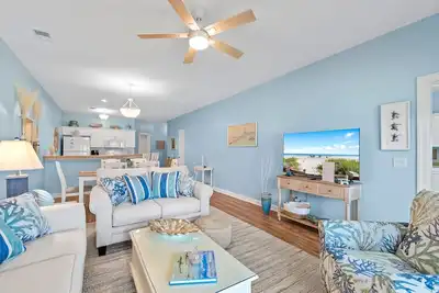 Image de \"Seaside Serenity\" Luxury Ml Condo in Sea Trail 5 Star Reviews