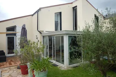 Image de Maison avec piscine idéale pour famille, proche Disney et Paris