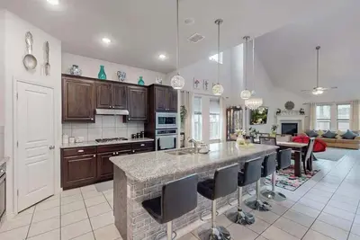 Image de Luxurious 5-Bedroom Retreat with Great Amenities