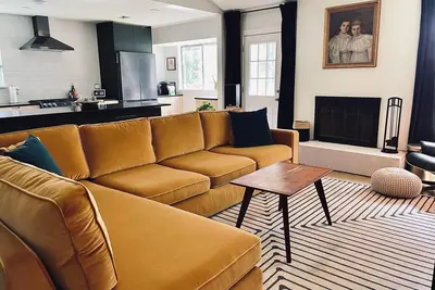 Image de Modern stay in a centrally-located home 10 minutes to Downtown and East Austin