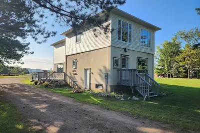 Image de 4 bedroom house on the madriver/tubing/🏊‍♀️/30 + acres/lots to do