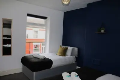 Image de Cosy & Central w/ Free Parking