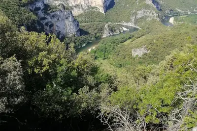 Image de Gorges de L'ardèche. . 500 m vom Pont D'arc. . Naturschutzgebiet