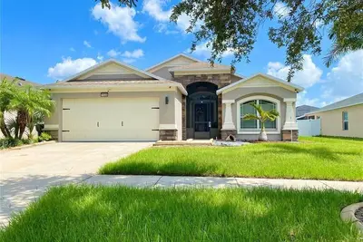 Image de Feel like at home with big outdoor space for BBQs and Hot tub. Centrally located